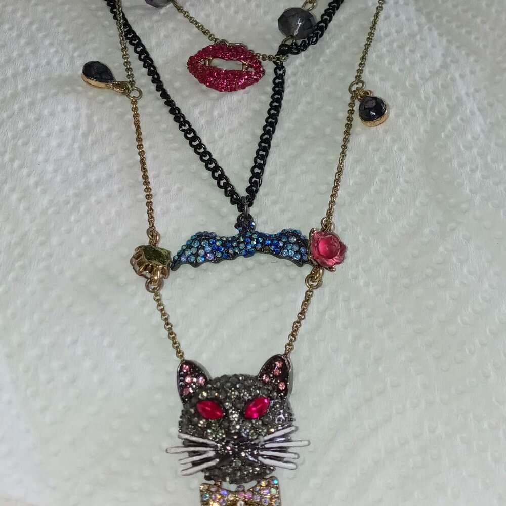 betsey johnson necklace